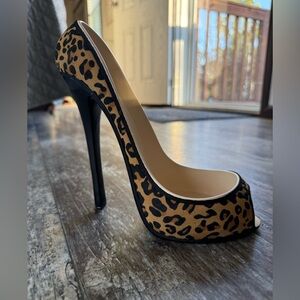 2 for $30 sale: Wild Eye Designs High Heel wine Bottle Holder, Leopard